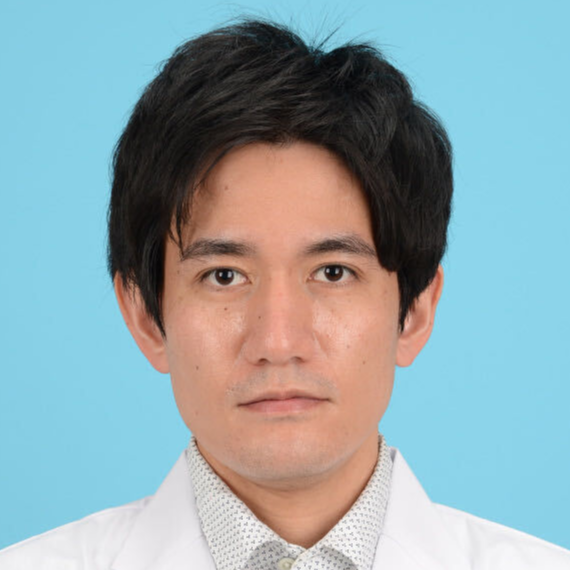 写真　新見昂大　ドクター